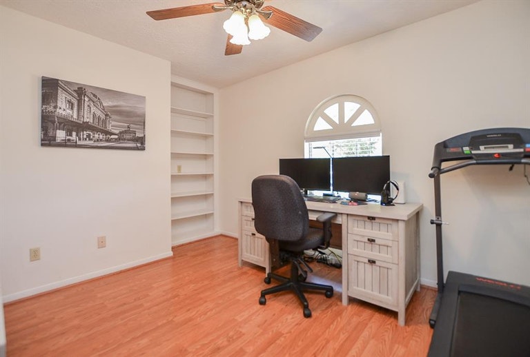 Photo 34 of 38 - 939 Hidden Canyon Rd, Katy, TX 77450
