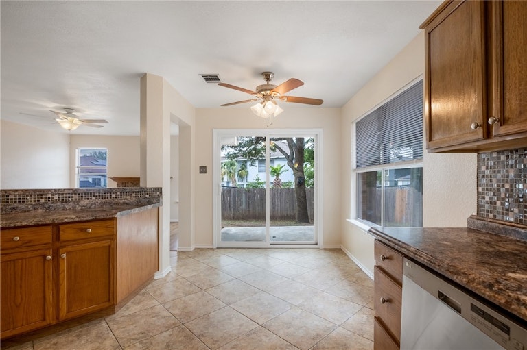 Photo 11 of 27 - 3945 Eagles Nest St, Round Rock, TX 78665