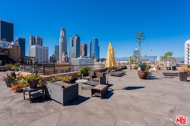 Photo 15 of 30 - 215 W 7th St #801, Los Angeles, CA 90014