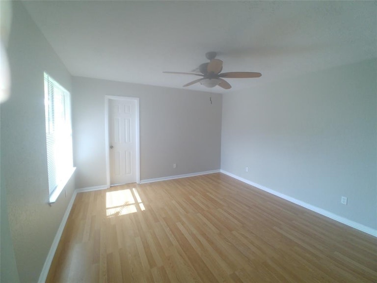 Photo 12 of 18 - 2519 Ironclad Dr, League City, TX 77573