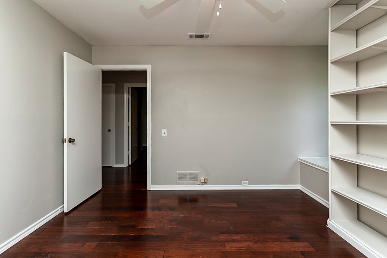 Photo 14 of 22 - 3800 Solarium Pl, Plano, TX 75075