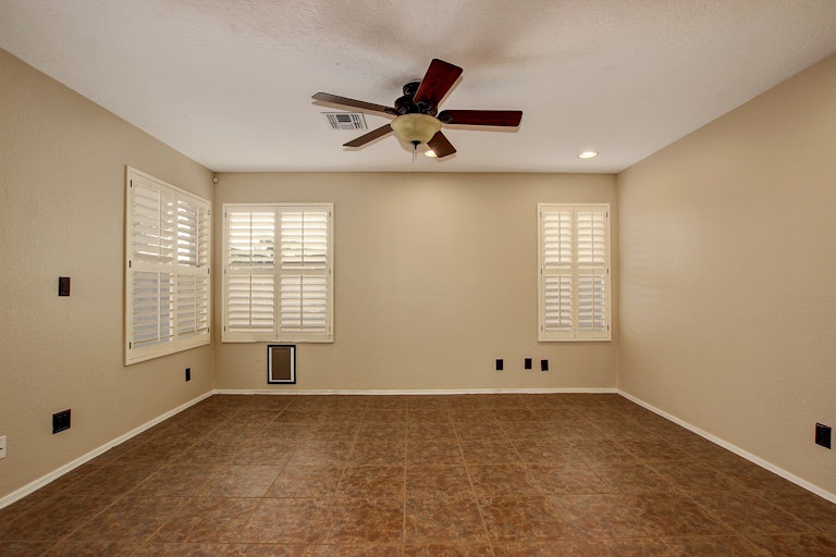 Photo 12 of 25 - 3543 E Tonto Ln, Phoenix, AZ 85050