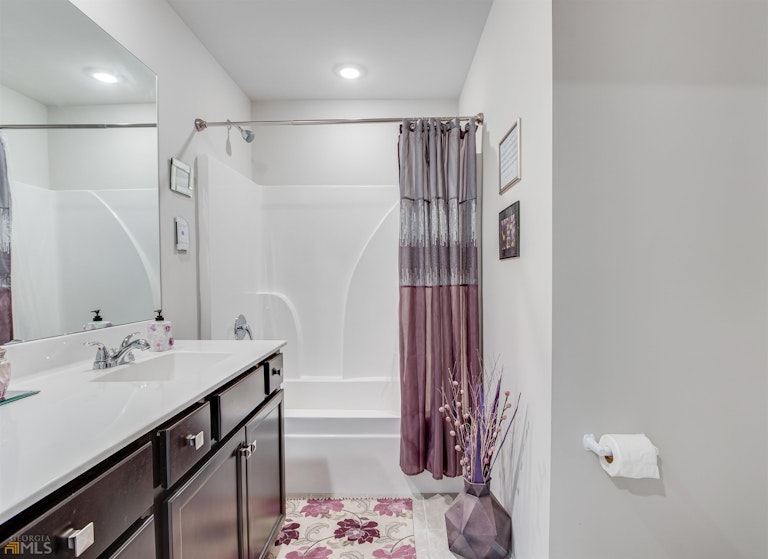 Photo 30 of 45 - 5938 Park Bay Ct, Flowery Branch, GA 30542