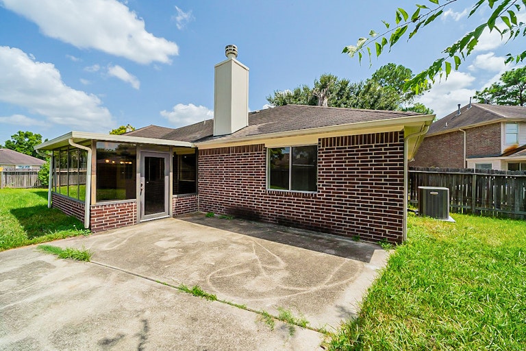 Photo 34 of 35 - 2731 Briarloch Ln, Houston, TX 77073