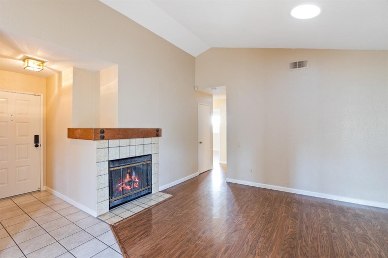 Photo 11 of 38 - 5030 Strasbourg Way, Sacramento, CA 95842