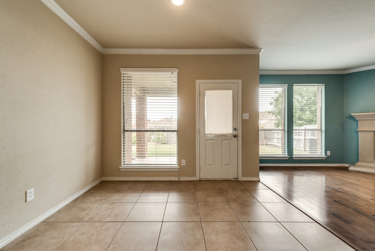 Photo 17 of 29 - 7329 Big Sky Dr, Dallas, TX 75249