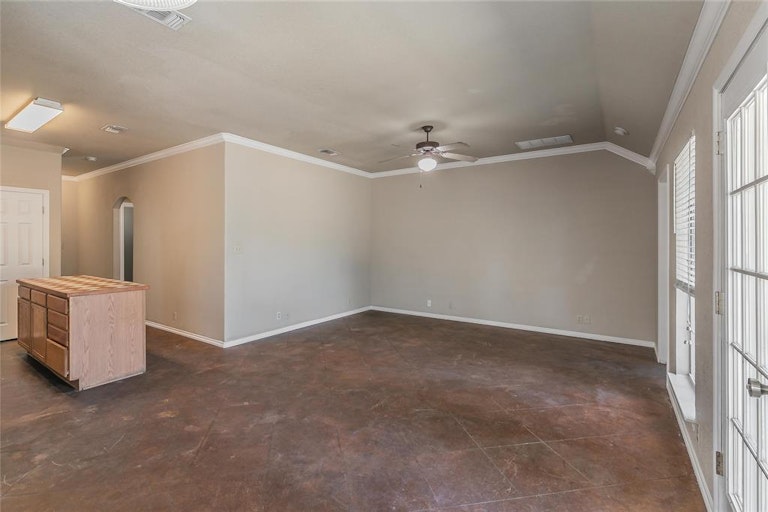 Photo 10 of 32 - 753 Stribling Cir, Azle, TX 76020