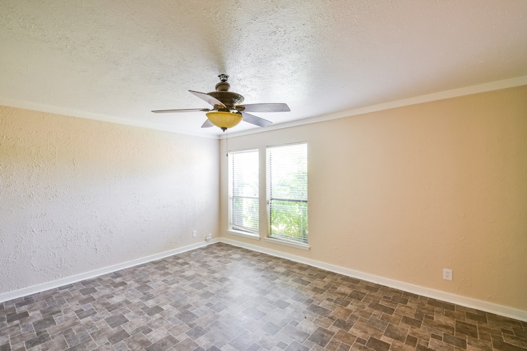 Photo 19 of 25 - 5801 Winterhaven Dr, Windcrest, TX 78239