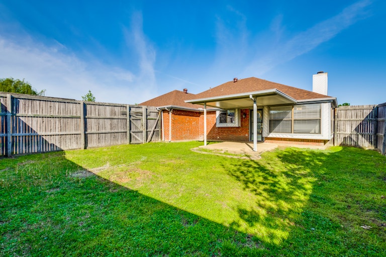 Photo 5 of 26 - 2612 Trumpet Dr, Rowlett, TX 75089