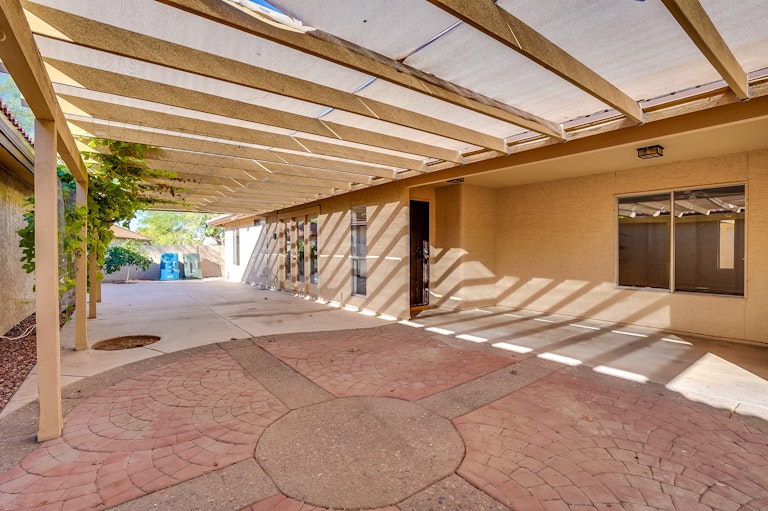 Photo 6 of 22 - 5201 E Tunder Cir, Phoenix, AZ 85044