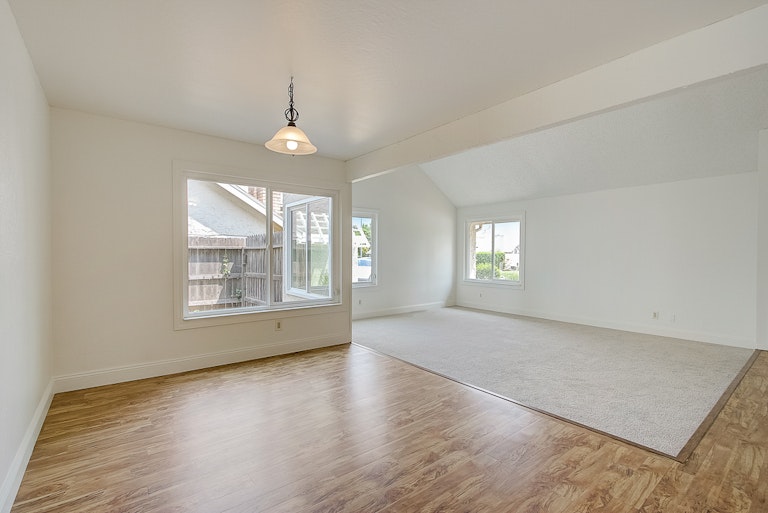 Photo 17 of 44 - 8017 Stone Canyon Cir, Citrus Heights, CA 95610
