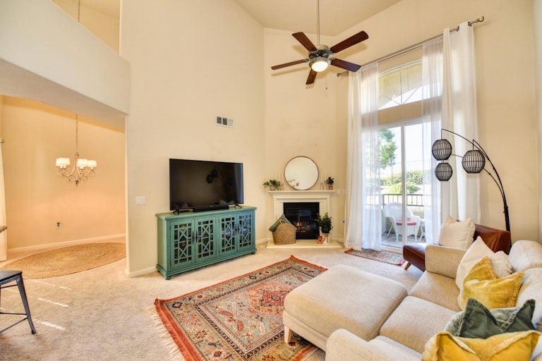 Photo 11 of 40 - 1000 Moon Cir #1026, Folsom, CA 95630