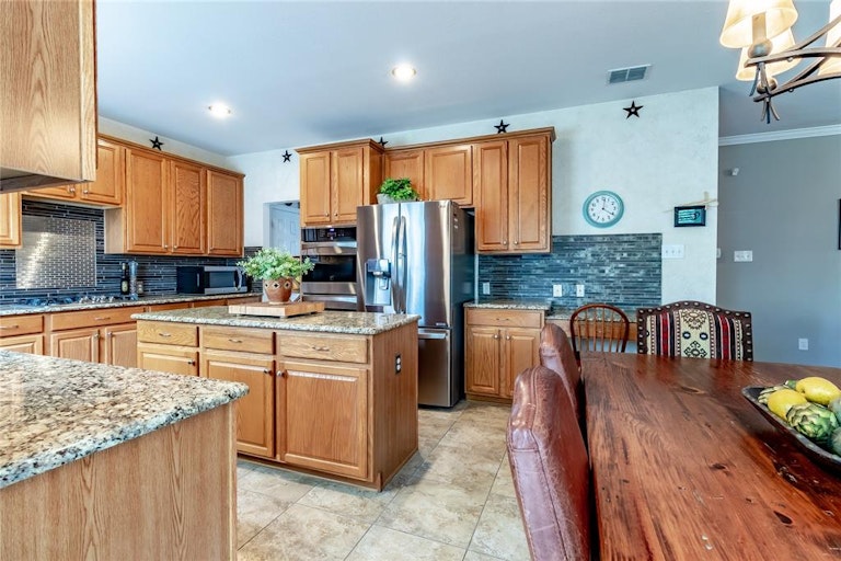Photo 6 of 40 - 5205 Lake Bluff Dr, McKinney, TX 75071