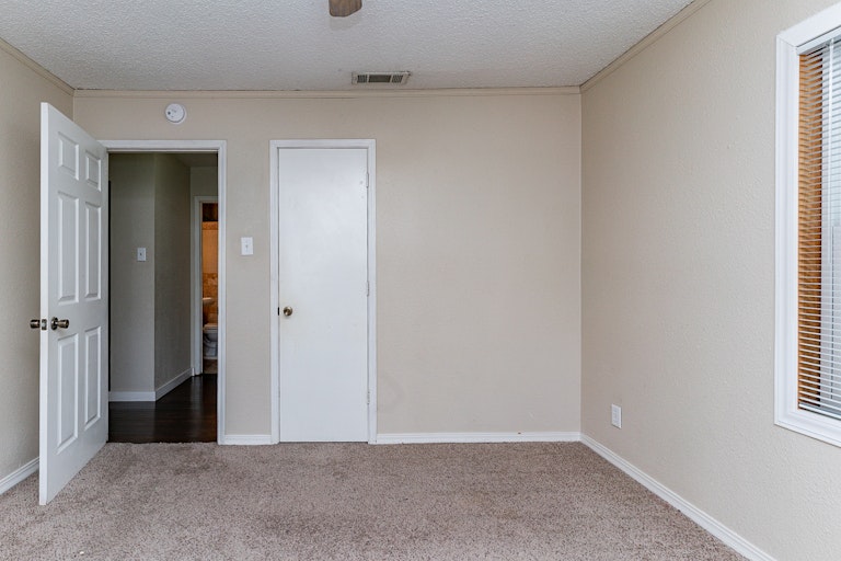 Photo 13 of 19 - 1210 S Gilpin Ave, Dallas, TX 75211