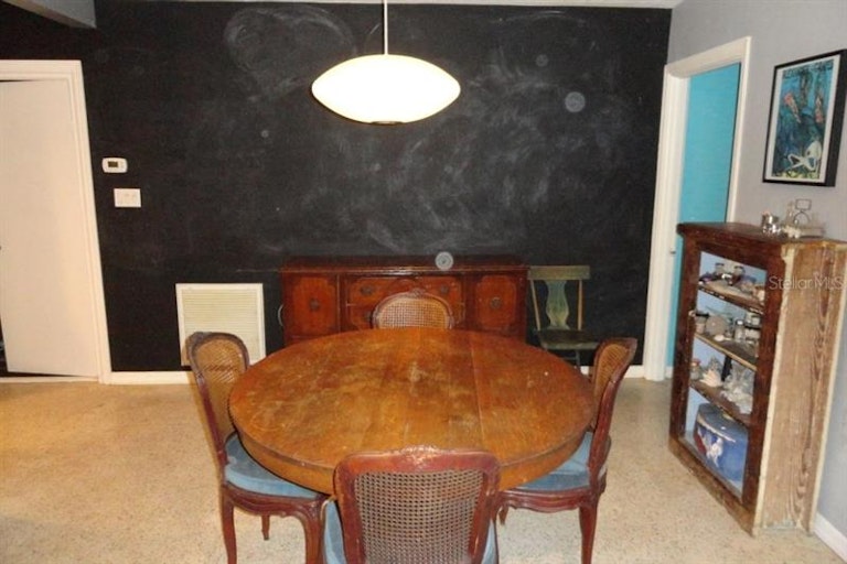 Photo 9 of 25 - 5095 38th Way S, Saint Petersburg, FL 33711