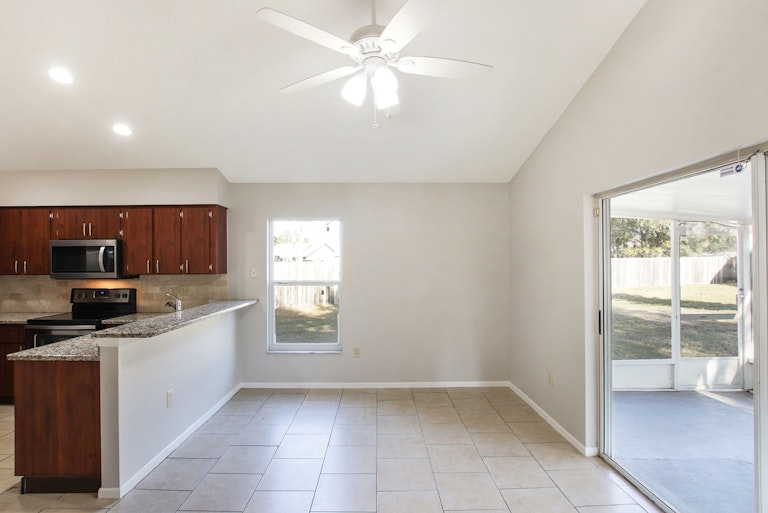 Photo 14 of 17 - 1402 Mohrlake Dr, Brandon, FL 33511