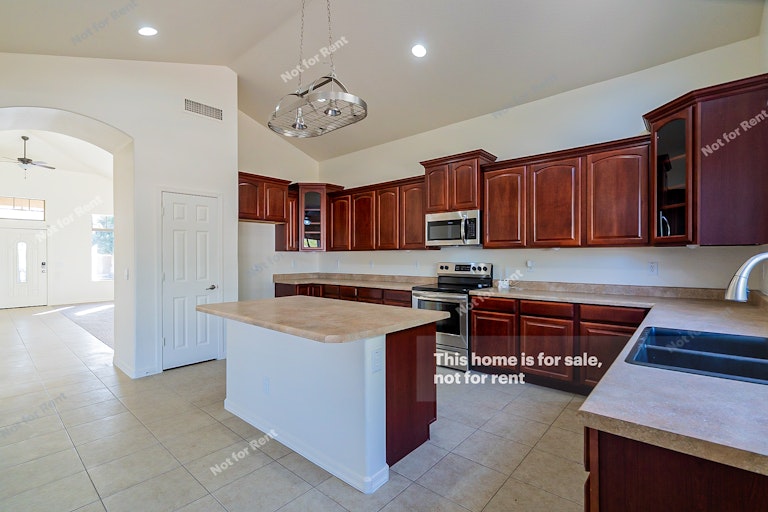 Photo 10 of 33 - 656 E Black Diamond Dr, Casa Grande, AZ 85122