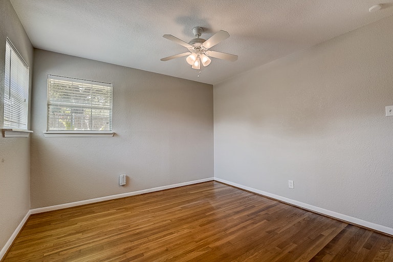 Photo 17 of 29 - 3470 Timberview Rd, Dallas, TX 75229