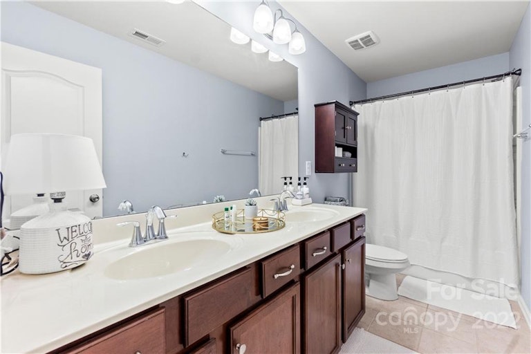 Photo 18 of 27 - 7327 Scone Palace Ct, Charlotte, NC 28273