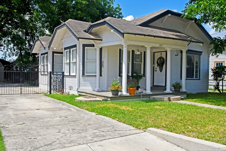 Photo 1 of 27 - 1214 W Theo Ave, San Antonio, TX 78225