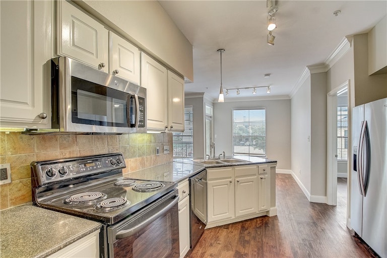 Photo 7 of 26 - 7701 Rialto Blvd #1225, Austin, TX 78735
