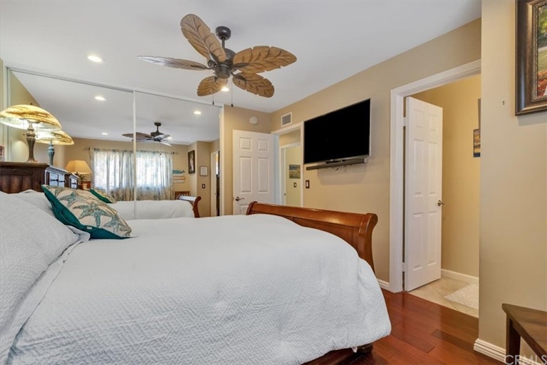 Photo 13 of 28 - 8301 Friesland Dr, Huntington Beach, CA 92647