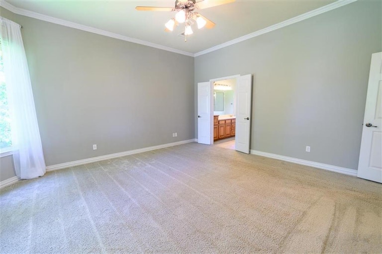Photo 18 of 40 - 575 Chandler Dr, Aledo, TX 76008