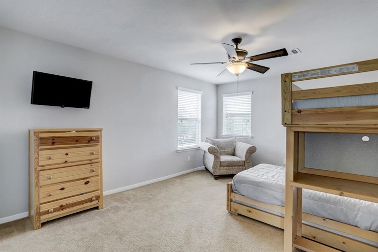 Photo 17 of 32 - 1910 Grandoak Dr, Pearland, TX 77581