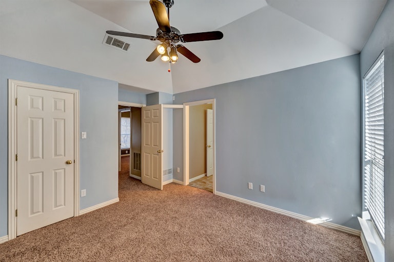 Photo 18 of 24 - 2809 Kingswood Dr, Grapevine, TX 76051
