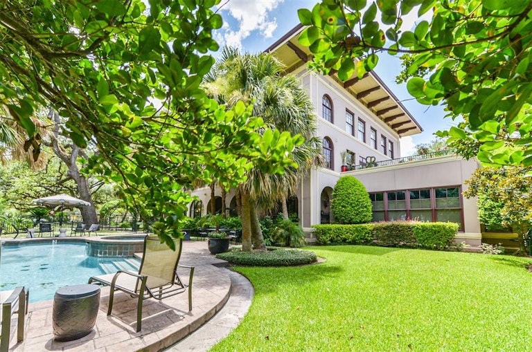 Photo 31 of 44 - 2700 Albany St #3B, Houston, TX 77006