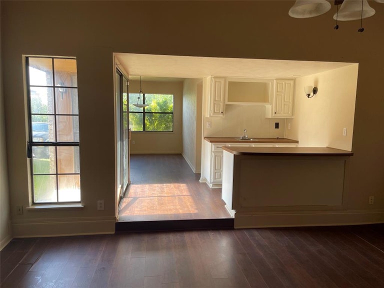 Photo 9 of 11 - 5208 Ragan Dr, The Colony, TX 75056