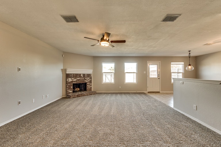 Photo 3 of 25 - 1302 Leeward Ln, Wylie, TX 75098
