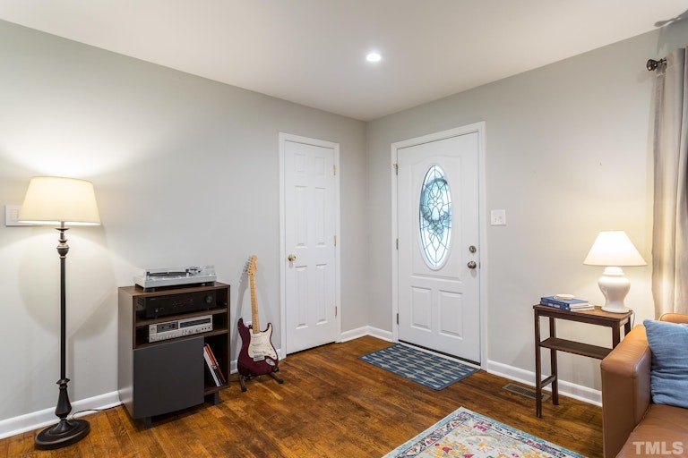 Photo 13 of 30 - 913 Greenwich St, Raleigh, NC 27610