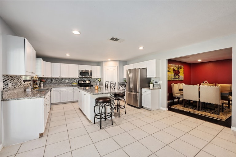 Photo 10 of 40 - 5617 Boros Dr, Austin, TX 78747