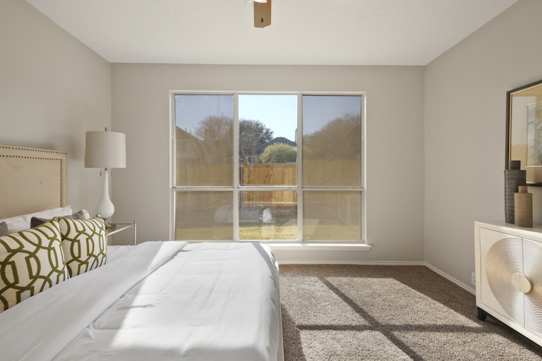 Photo 17 of 31 - 4708 Park Bend Dr, Fort Worth, TX 76137