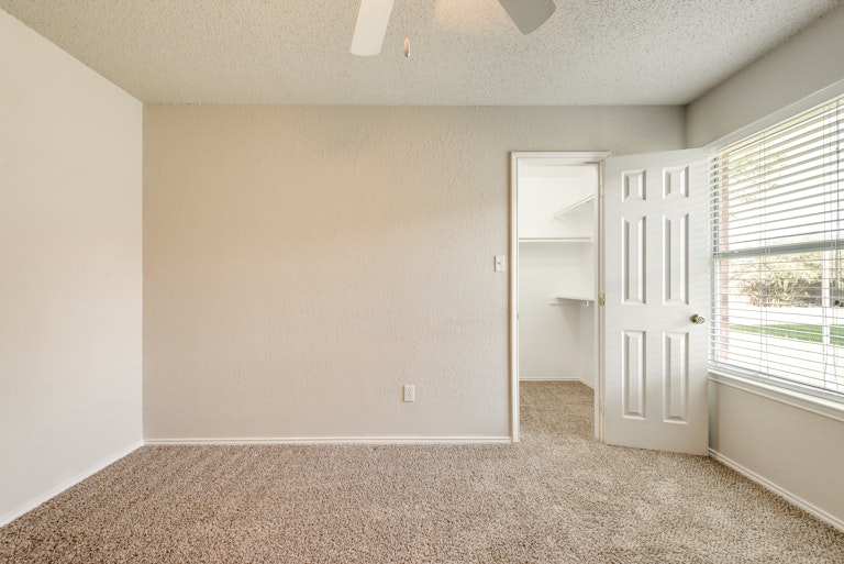Photo 22 of 28 - 2039 Angelica Way, Dallas, TX 75217
