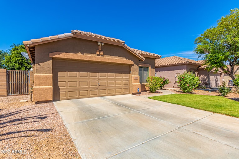 Photo 2 of 39 - 15924 W Tara Ln, Surprise, AZ 85374