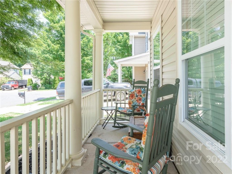 Photo 12 of 35 - 926 Corvus Ct, Charlotte, NC 28216