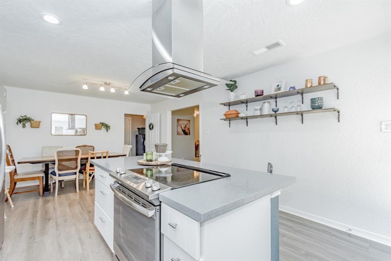Photo 7 of 24 - 16930 Creek Line Dr, Friendswood, TX 77546