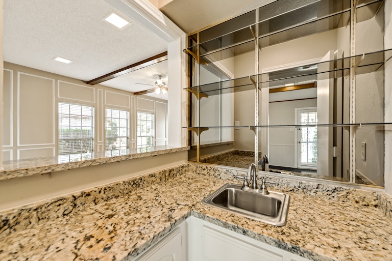 Photo 12 of 27 - 1528 Springtree Cir, Richardson, TX 75082