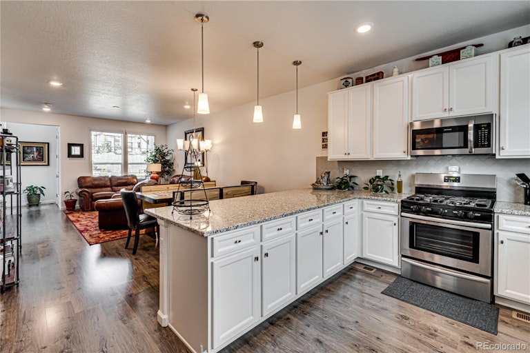 Photo 16 of 29 - 1566 Castle Creek Cir, Castle Rock, CO 80104