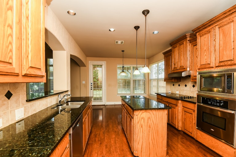 Photo 4 of 27 - 3625 Jennifer Dr, Flower Mound, TX 75022