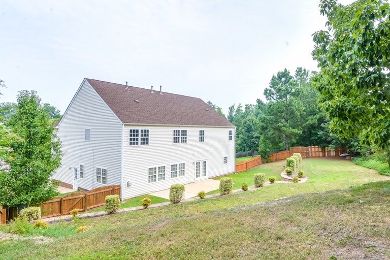 Photo 5 of 21 - 1006 Cantrell Ln, Apex, NC 27502