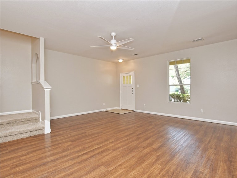 Photo 4 of 40 - 2116 Amur Dr, Austin, TX 78745