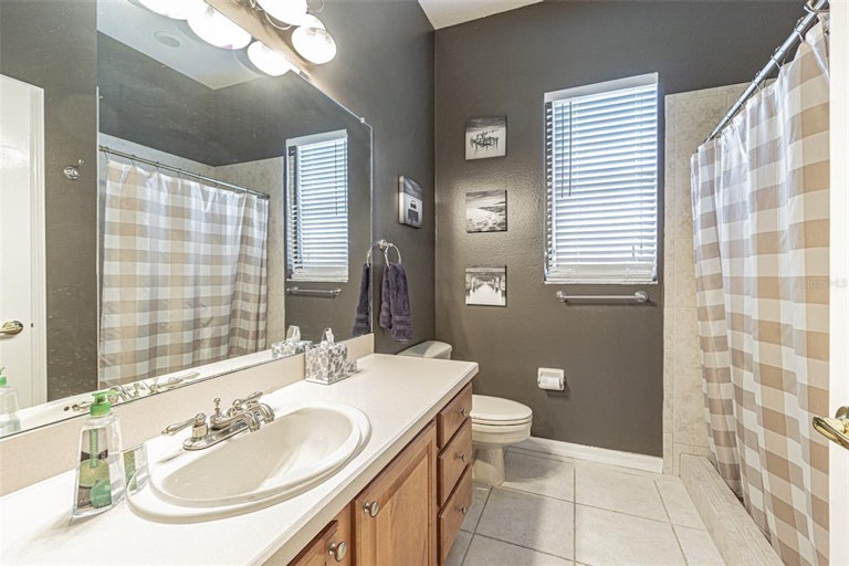 Photo 27 of 36 - 1462 Kensington Woods Dr, Lutz, FL 33549