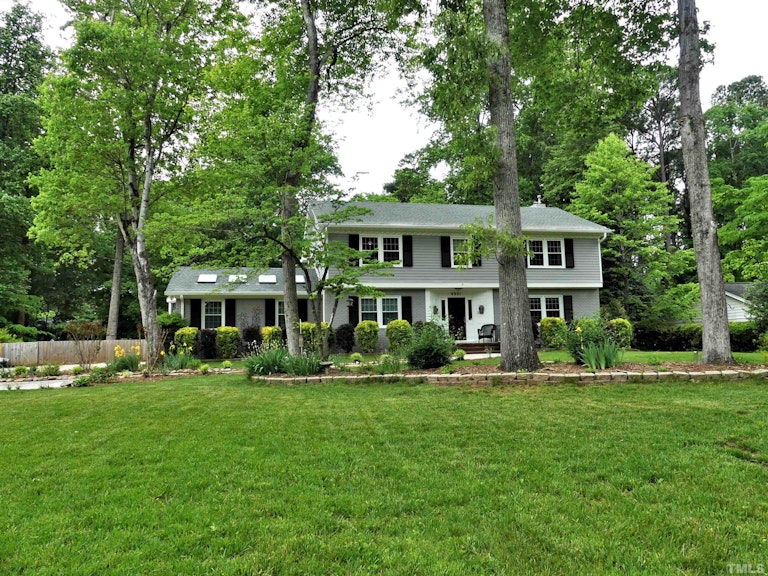 Photo 1 of 45 - 6901 Woodmere Dr, Raleigh, NC 27612