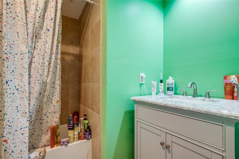 Photo 28 of 36 - 18303 Running Vine Ln, Spring, TX 77379