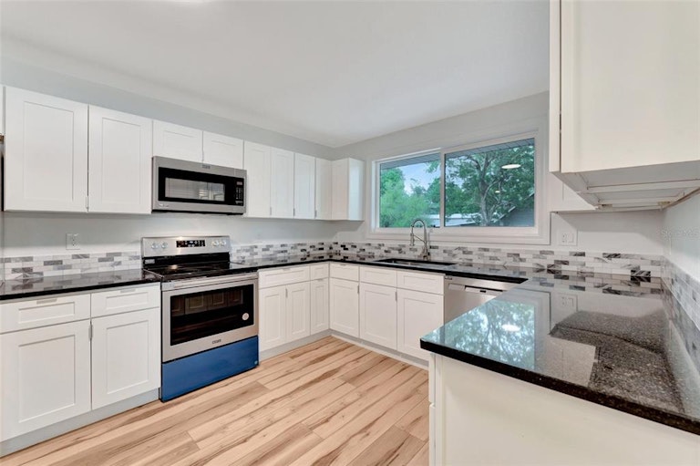 Photo 9 of 36 - 5801 78th Ave N, Pinellas Park, FL 33781