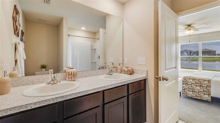 Photo 10 of 11 - 3227 Hilltop Cir, Bradenton, FL 34211