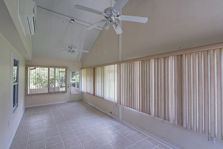 Photo 30 of 31 - 1044 Soledad Way, Lady Lake, FL 32159